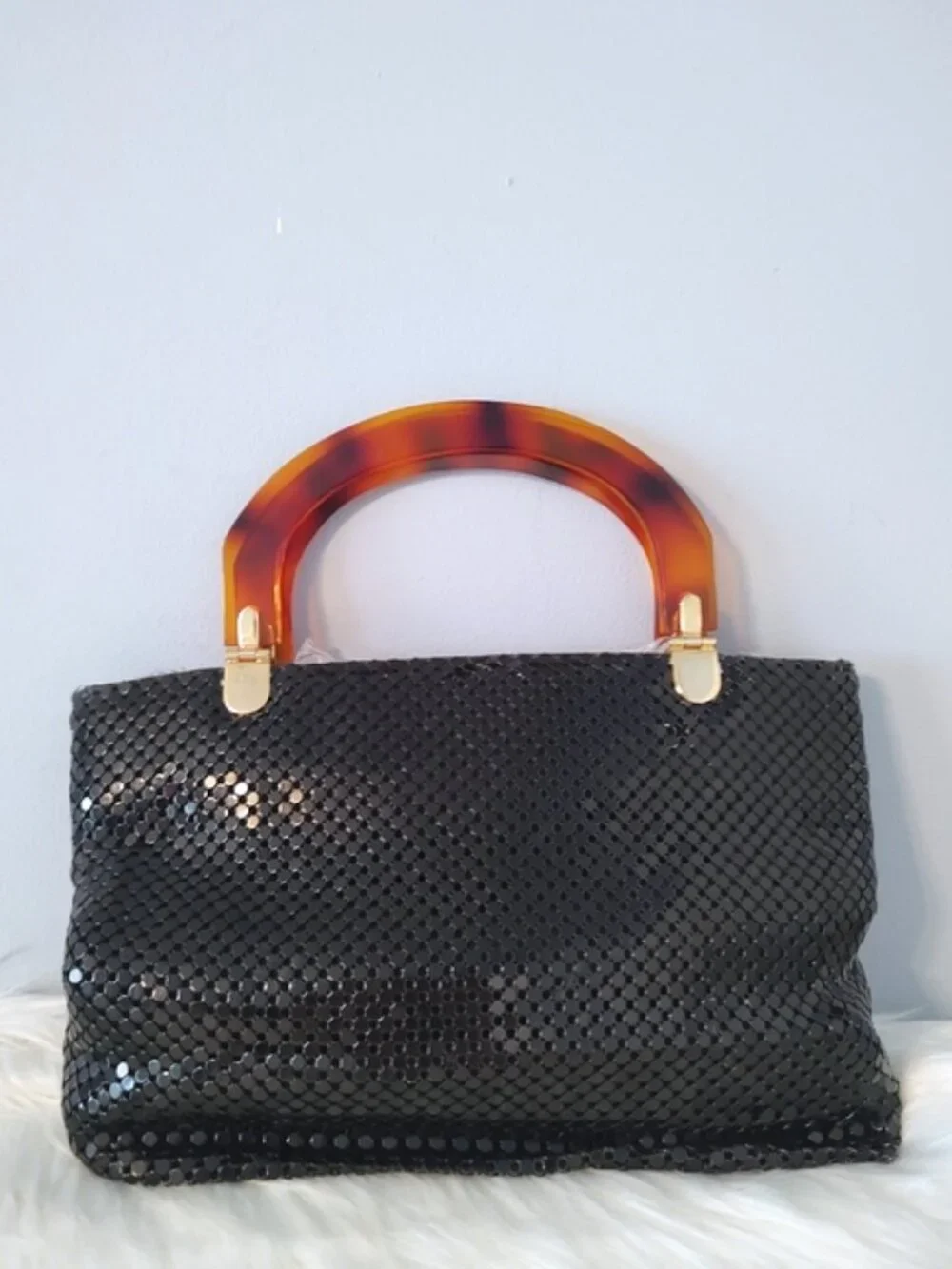 Vintage 1960s metal mesh handbag w/lucite handles - Picture 7 of 11